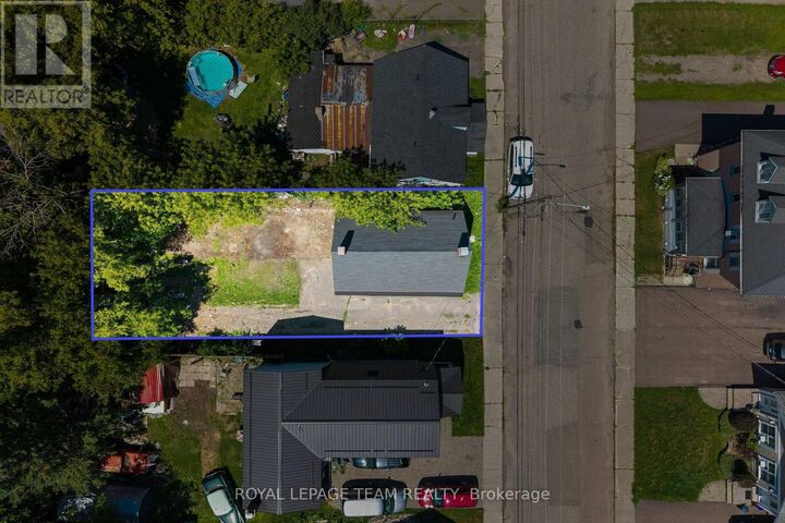 Property Photo:  42 Bonnechere Street South  ON K7V 1Z1 