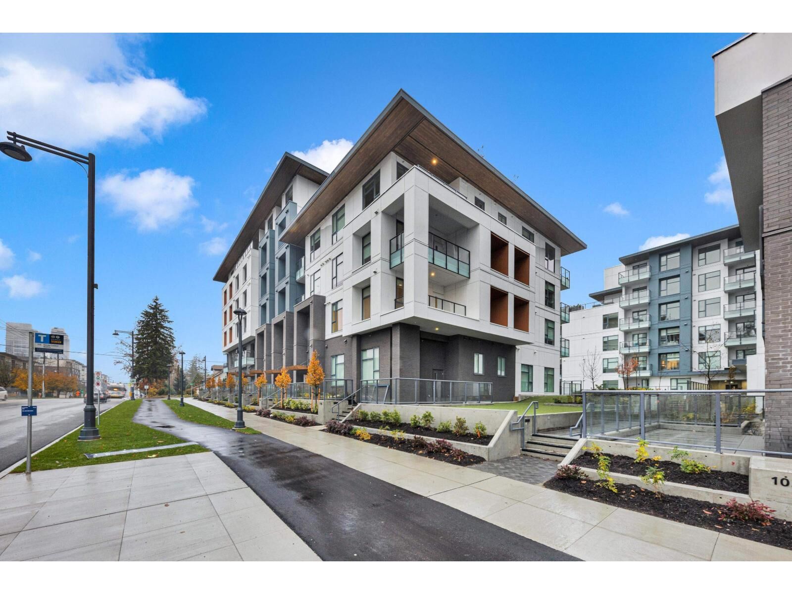 Property Photo: 10828 139A Street 406 BC V3R 0H3