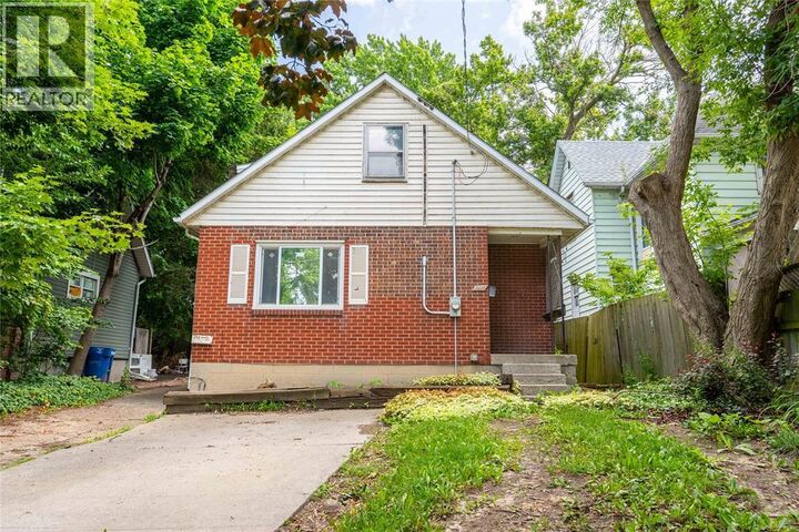Photo de la propriété: 292 Christina Street South ON N7T 2N5