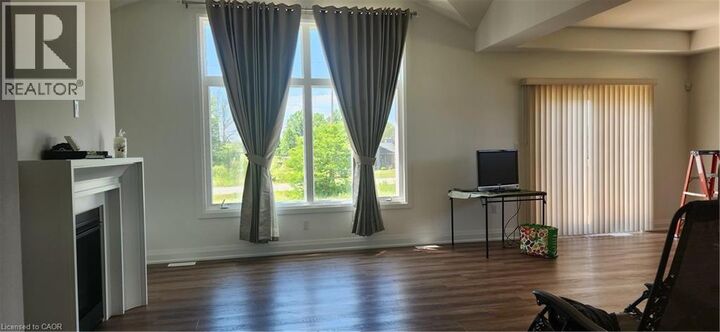 Property Photo: 95 East Willoughby Court East ON L3C 0K9