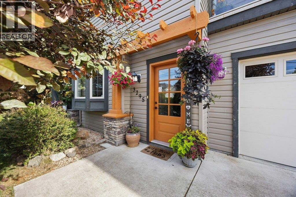 Property Photo: 3295 Clement Road BC V4V 2M5