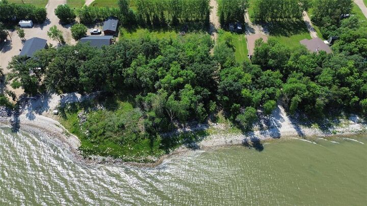 Property Photo:  33 Bayduza Drive  MB R7N 3B3 