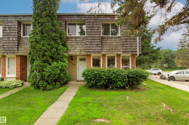 Property Photo: 126 Great Oaks Oaks AB T8A 0V8