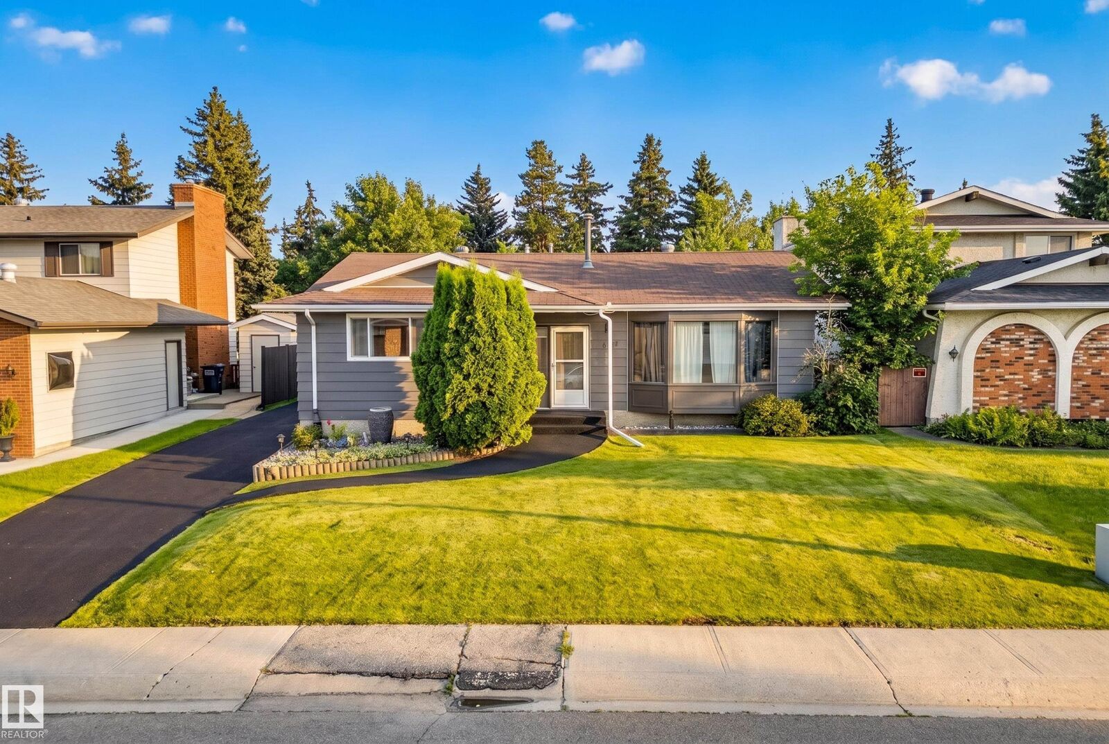 Property Photo:  11727 27 Avenue NW  AB T6J 3N7 
