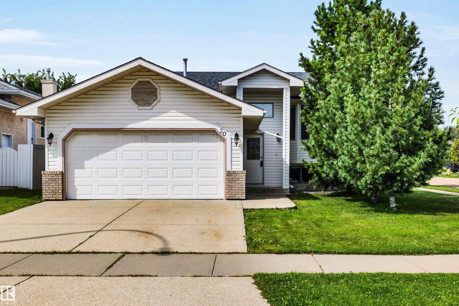 Property Photo:  20 Highland Crescent  AB T8N 6K1 