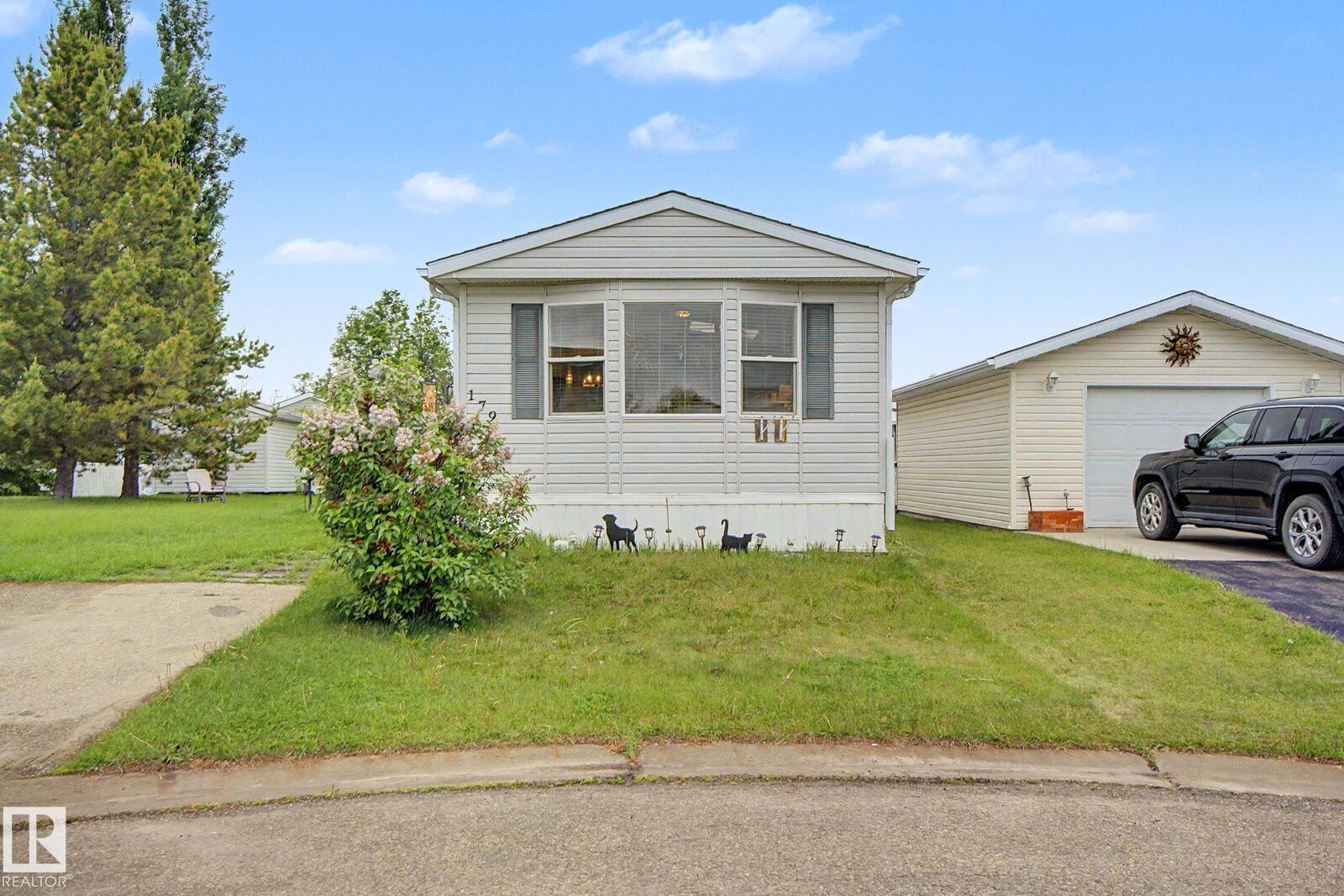 Property Photo: 3400 48 Street 179 AB T7Z 1W2
