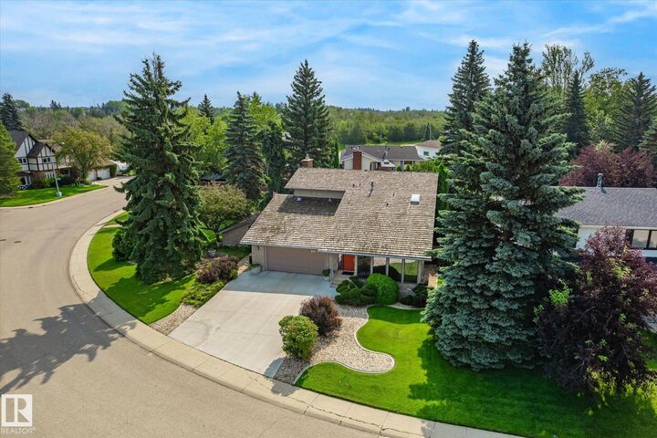 Property Photo:  241 Greenoch Crescent NW  AB T6L 1W6 