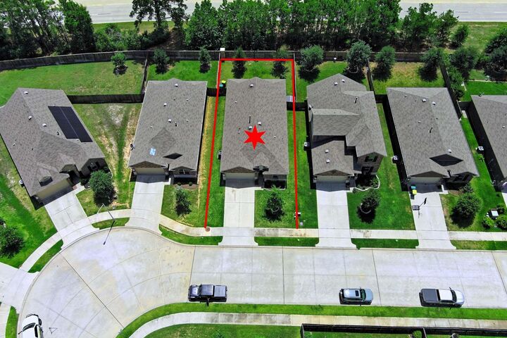 Property Photo: 7022 N Sound Lane TX 77304