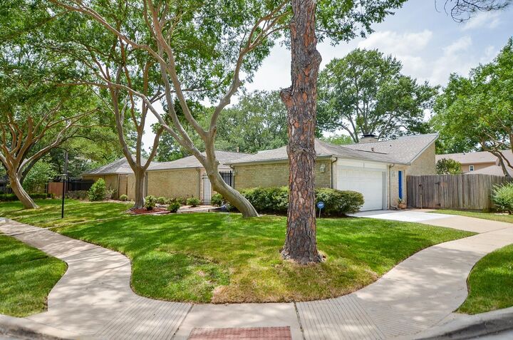 Property Photo:  1702 Cherry Bend Drive  TX 77077 