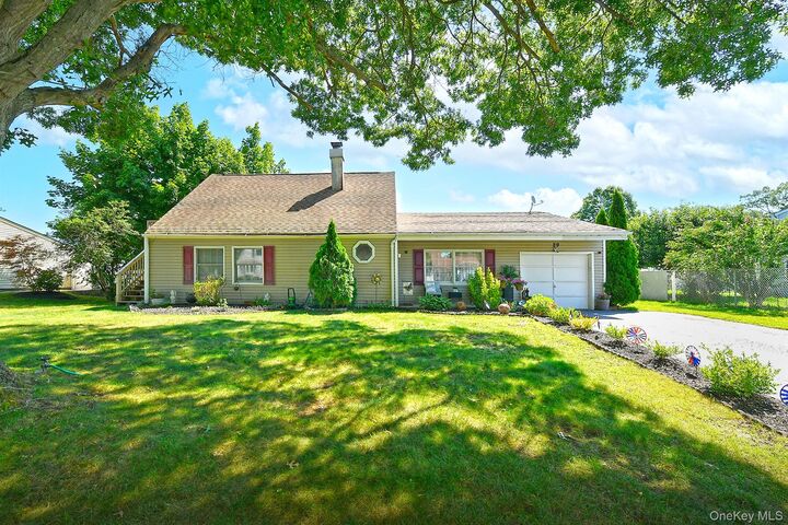 Property Photo:  29 Torrey Pine Lane  NY 11763 