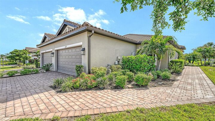 Property Photo:  6223 Plateau Court  FL 34203 