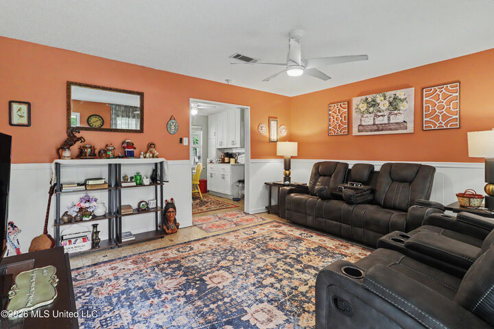 Property Photo:  202 Sedgewick Street  MS 39560 