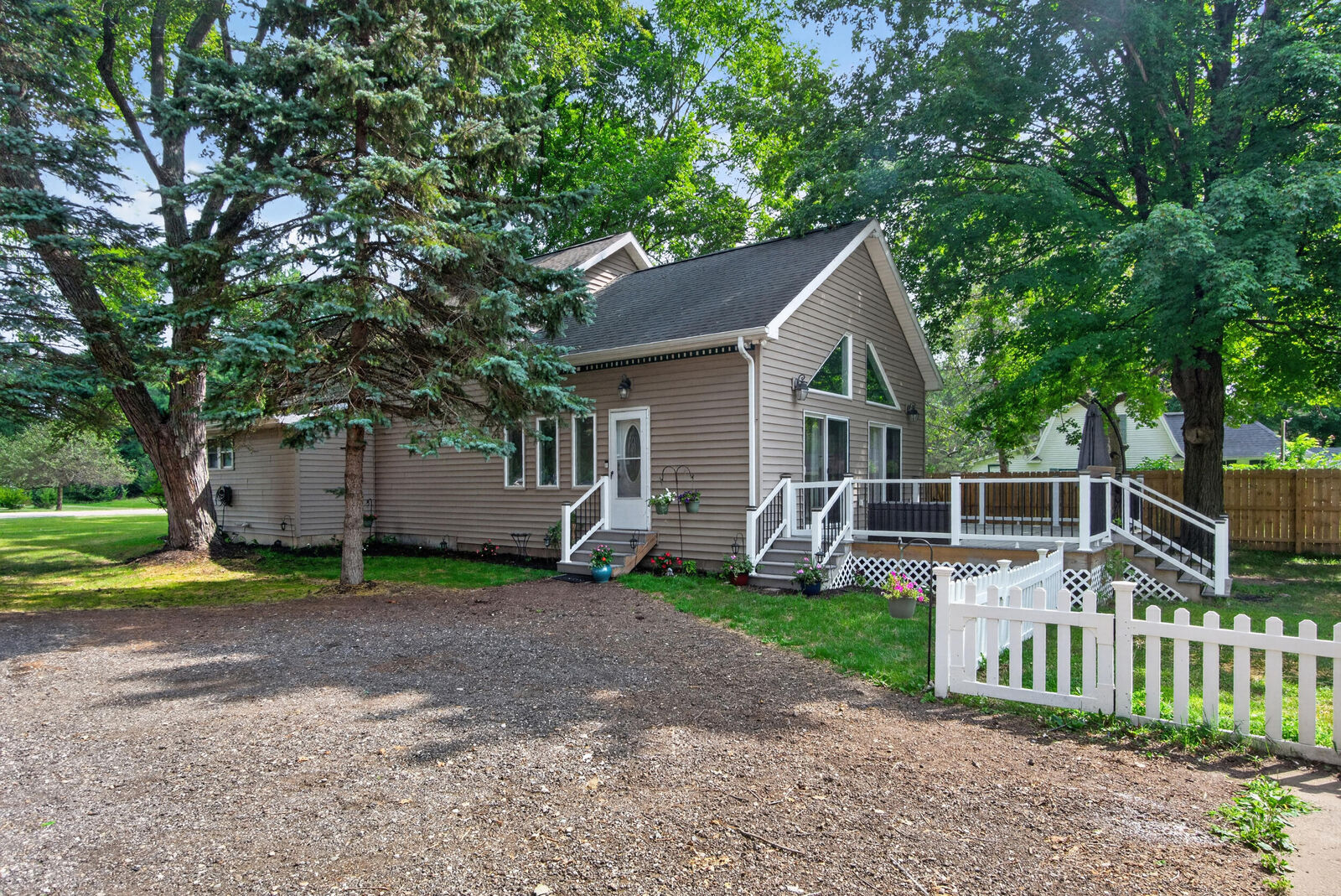 Property Photo: 1113 Napoleon Road MI 49201