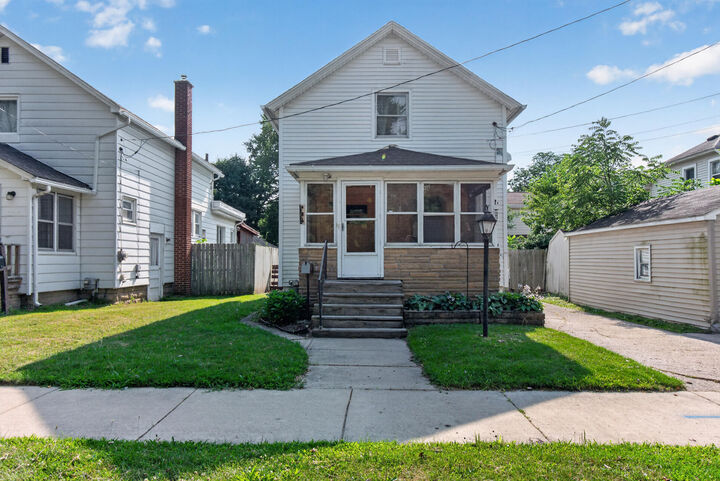 Property Photo: 905 N Elm Avenue MI 49202