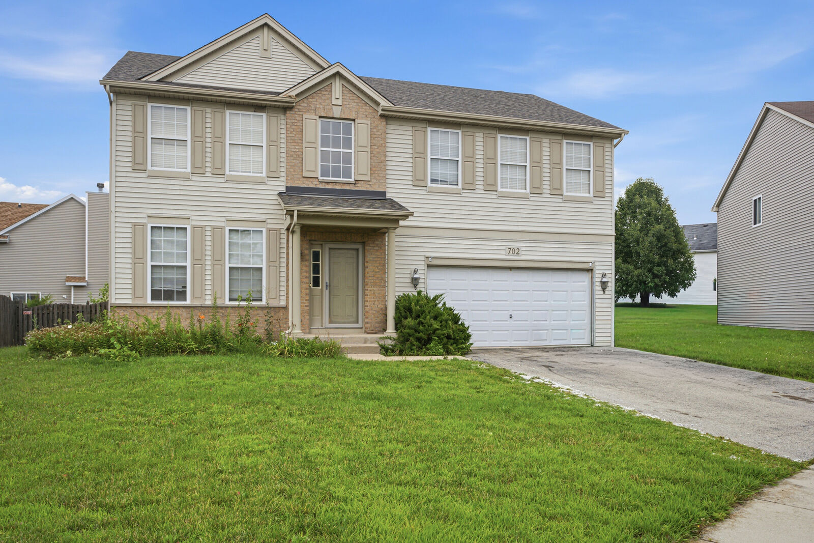 Property Photo:  702 Silver Leaf Court  IL 60431 