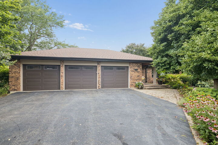 Property Photo: 11S634 McGrath Lane IL 60564