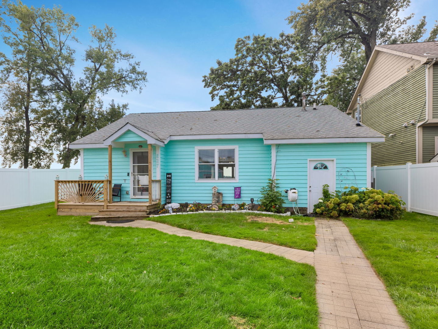 Property Photo:  