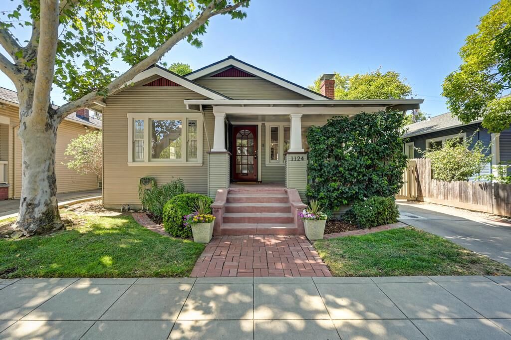 Property Photo:  1124 34th Street  CA 95816 