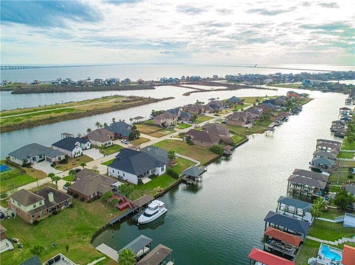 Property Photo: 1512 Regatta Cove LA 70458