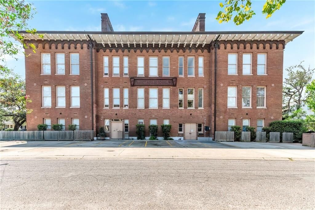 Property Photo: 3601 Camp Street 302 LA 70115