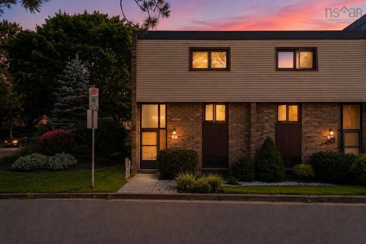 Property Photo: 1 Forestside Crescent NS B3M 1M5