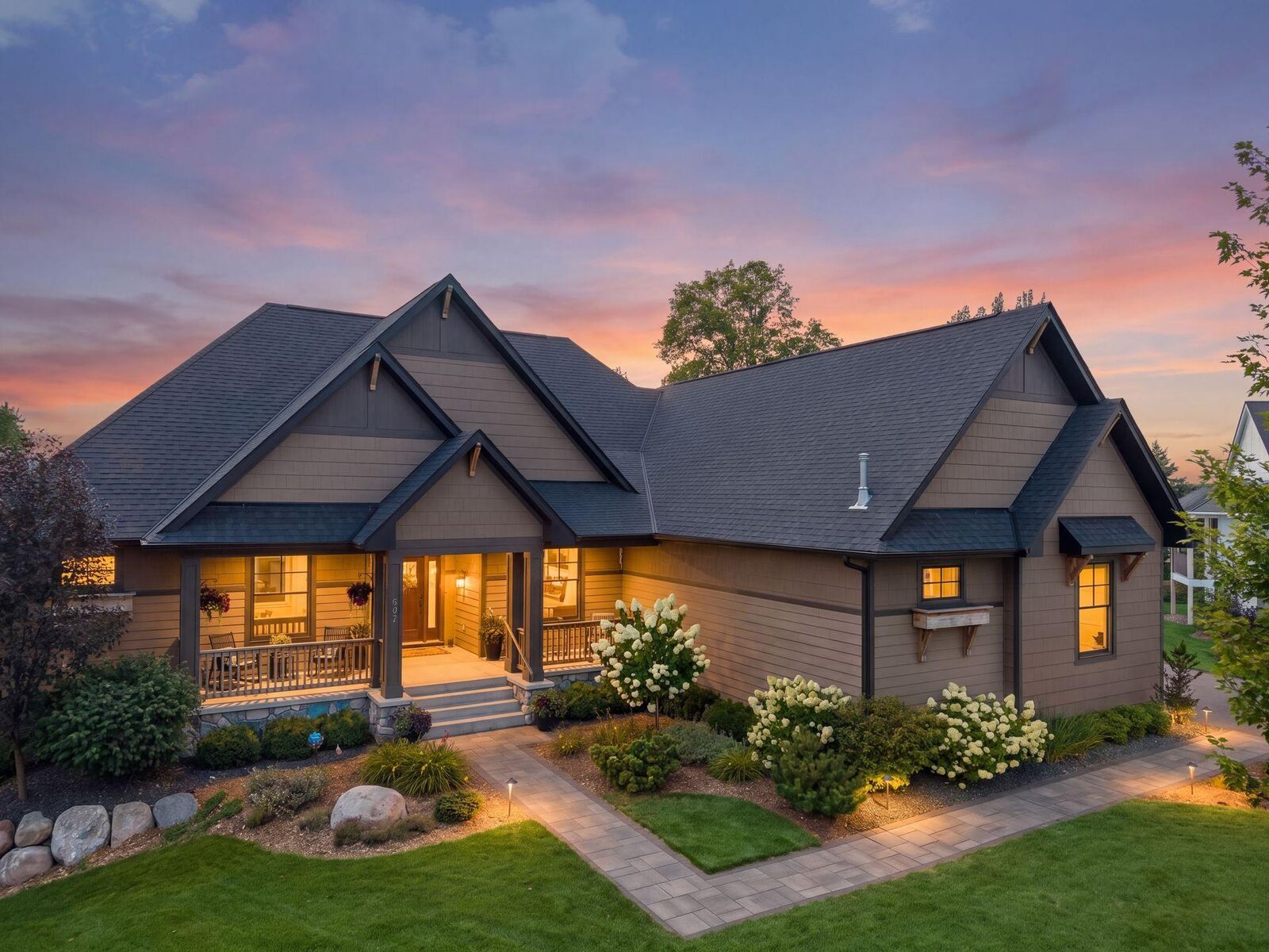 Property Photo:  607 Heritage Place  MN 55082 