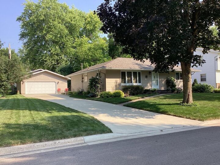 Property Photo:  1306 Foothills Boulevard  MN 56007 