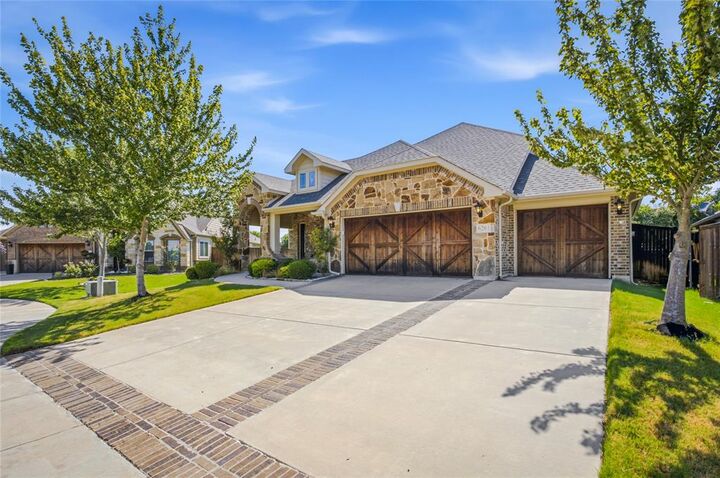 Property Photo:  6261 Beckley Drive  TX 76065 