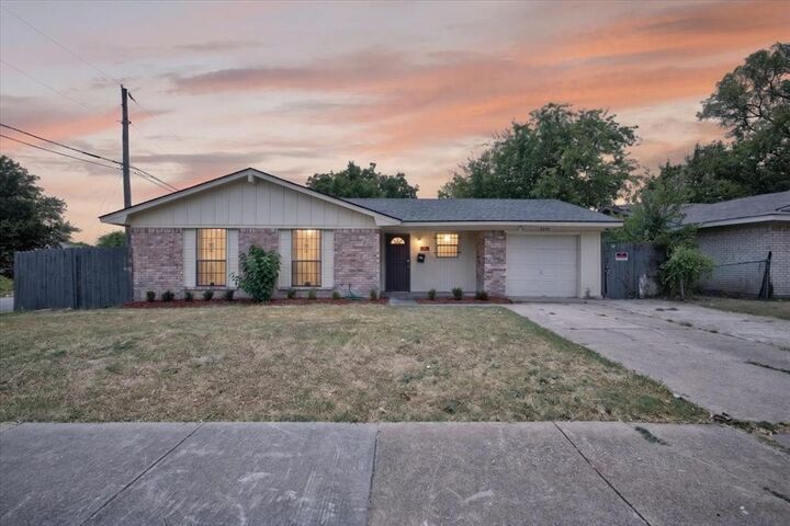 Property Photo: 3250 Pacesetter Drive TX 75241