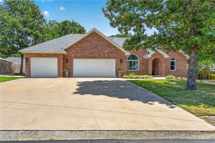Property Photo: 3 Ettington Drive AR 72714