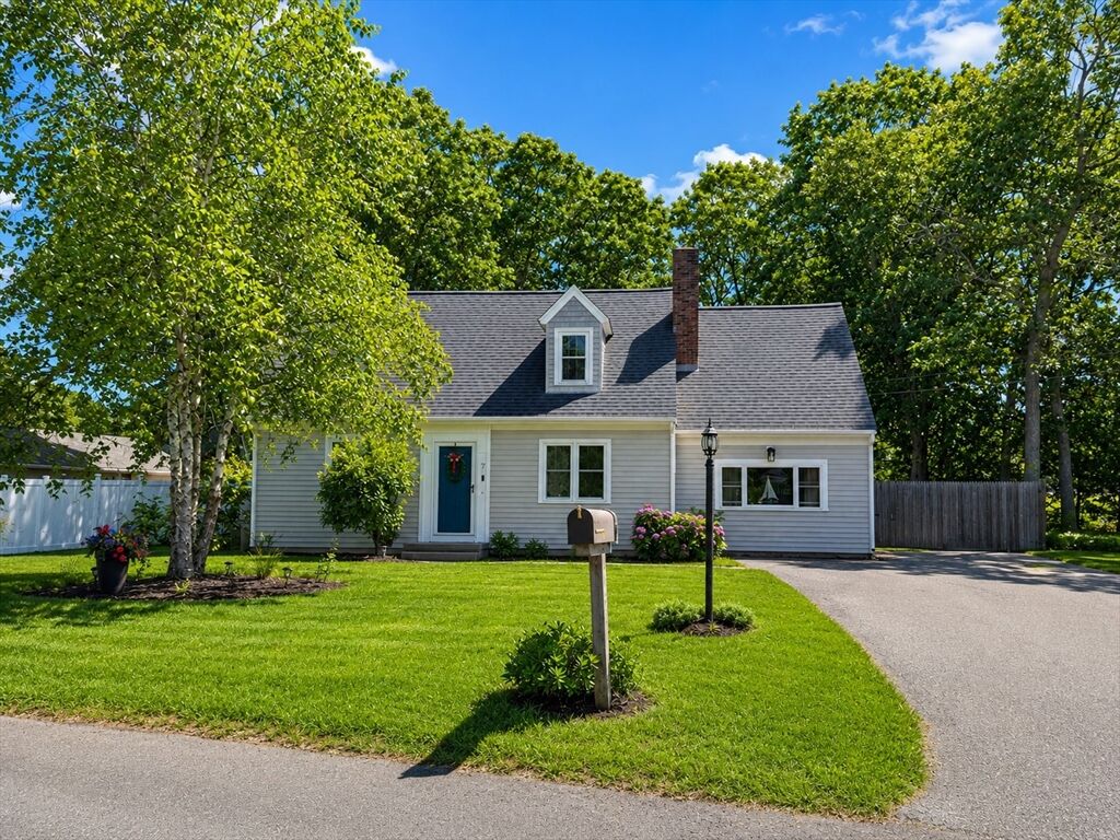 Property Photo:  7 Fernwood Ave  MA 02601 