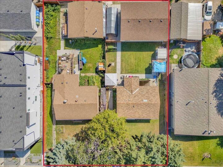 Property Photo: 6127 33 Avenue NW AB T3B 1K6