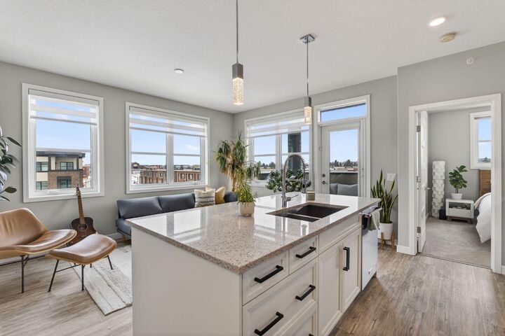 Property Photo: 80 Greenbriar Place NW 1402 AB T3B 6J4