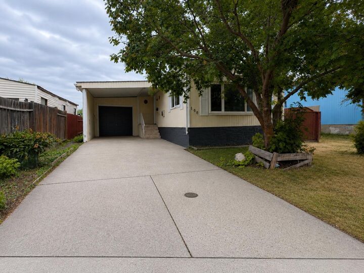 Property Photo:  168 Huntwell Road NE  AB T2K 5S9 