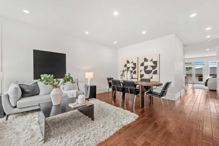 Property Photo: 2412 28 Avenue SW AB T2T 1K9