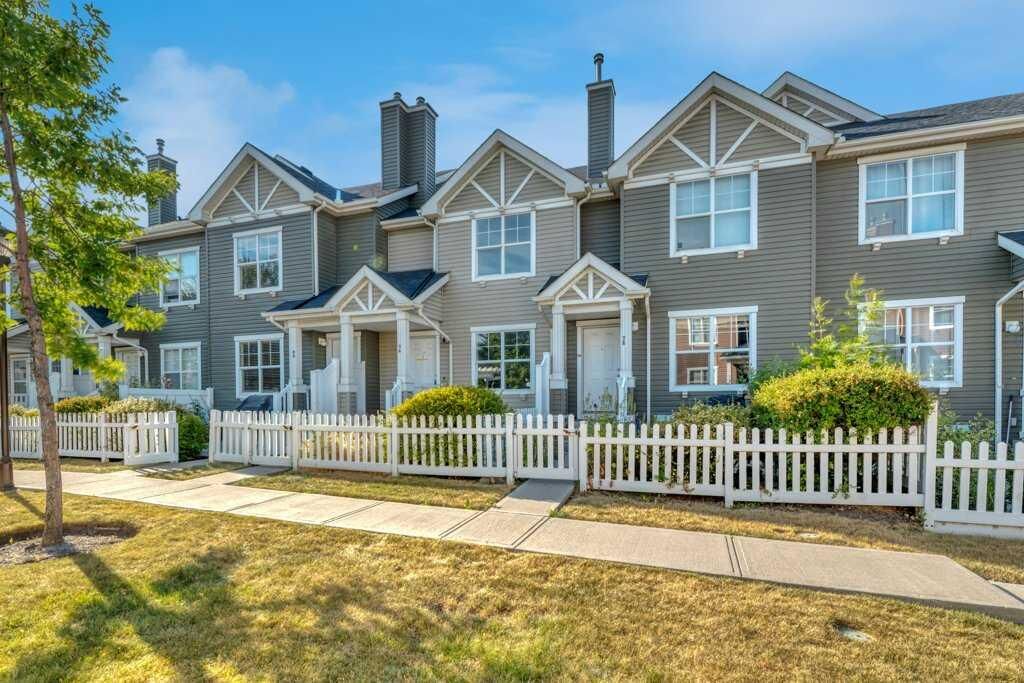 Property Photo: 80 Elgin Gardens SE AB T2Z 4T4