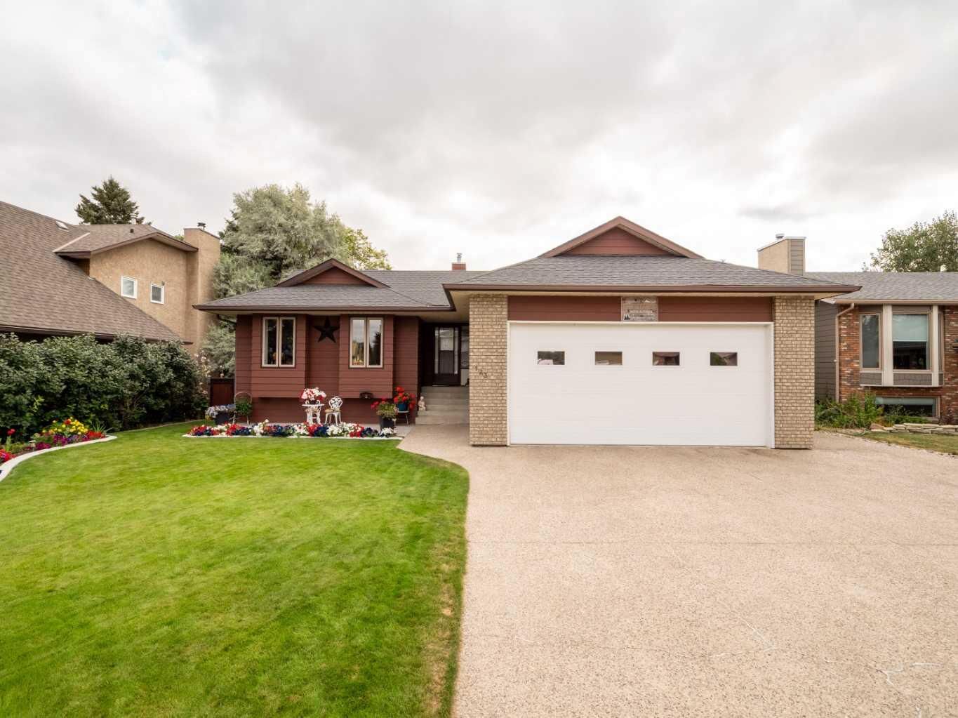 Property Photo: 123 Fairway Drive AB T1M 1H1