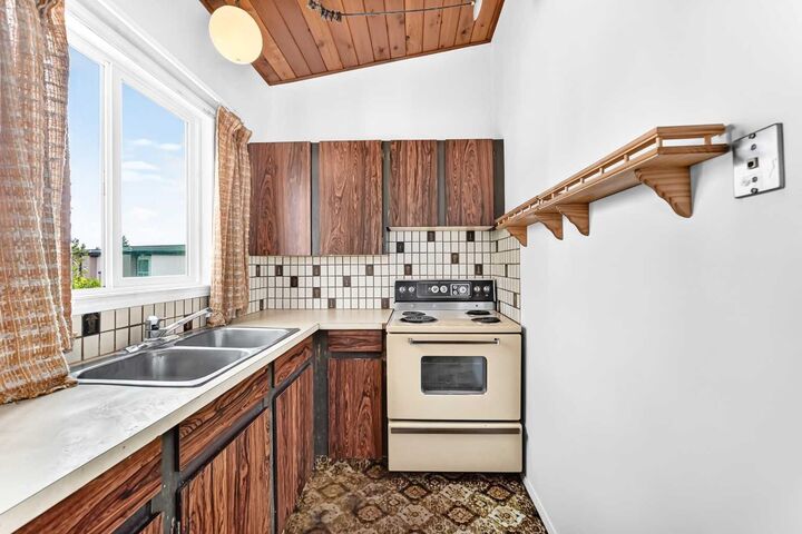 Property Photo:  2652 Oakmoor Drive SW  AB T2V 4E8 