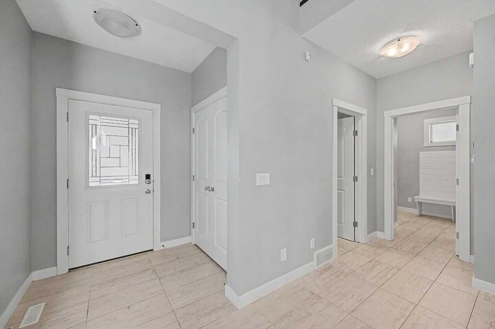 Property Photo: 604 Midtown Place SW AB T4B 4E3