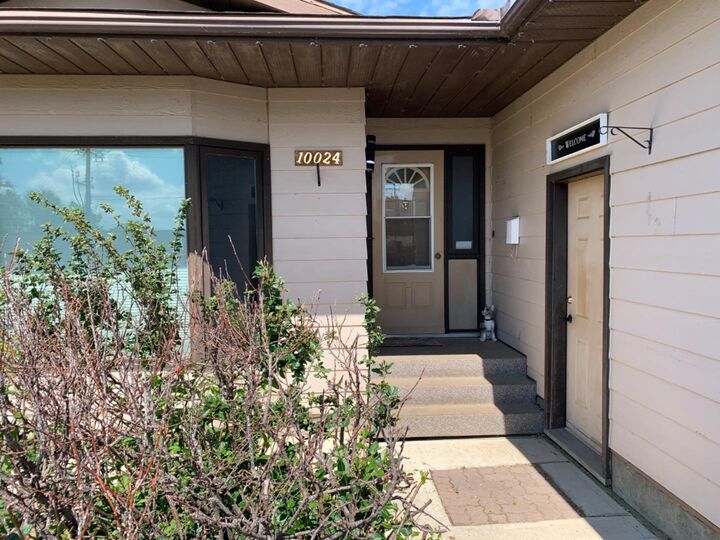 Property Photo:  10024 103 Avenue  AB T0A 2C0 