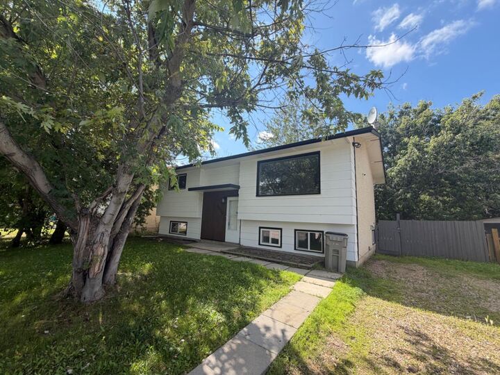 Property Photo: 8026 Patterson Drive AB T8V 3R8