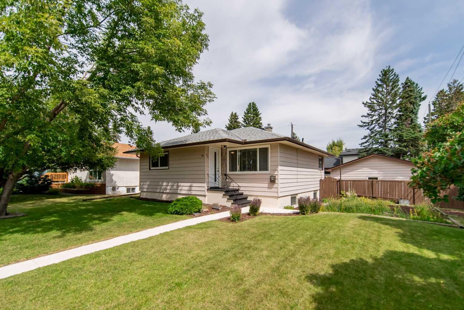Property Photo: 84 Waterloo Drive SW AB T3C 3G1