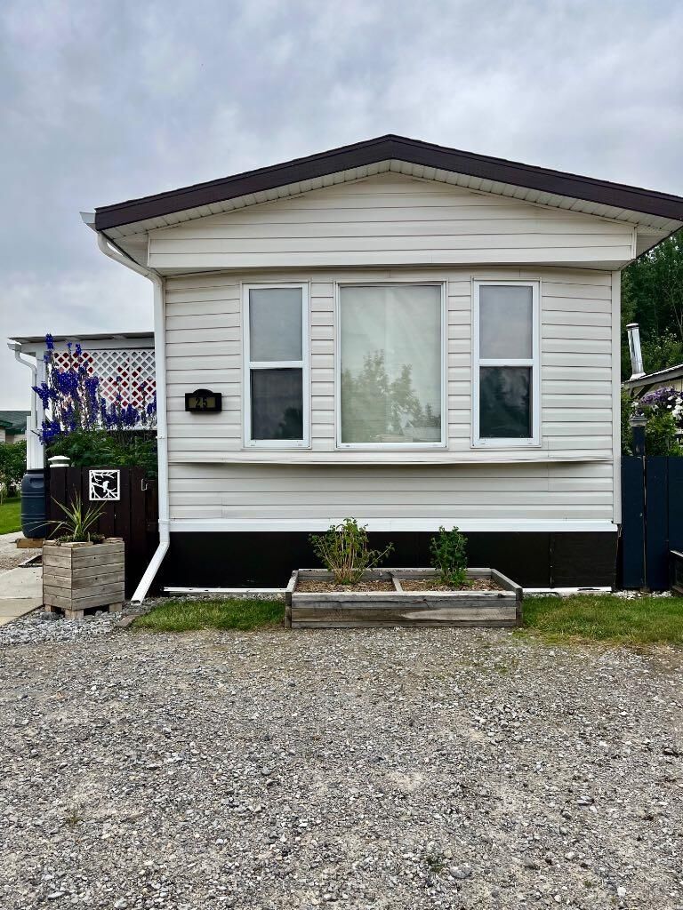 Property Photo: 5235 50 Street 25 AB T0M 0M0