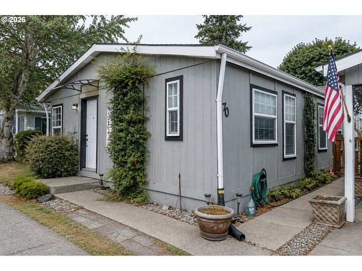 Property Photo: 1111 SE 3rd Ave 70 OR 97013