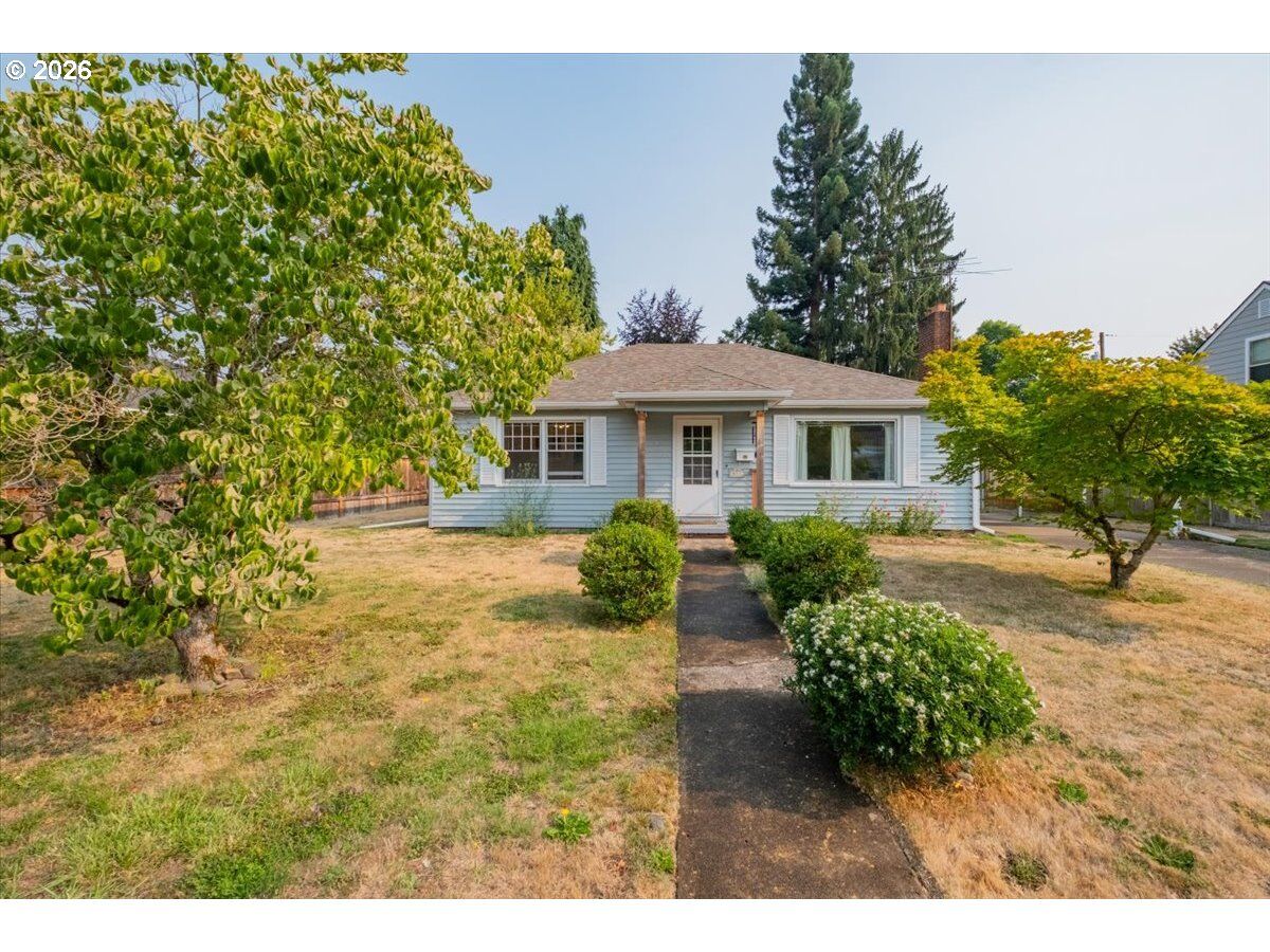 Property Photo:  651 Wayne Dr  OR 97303 