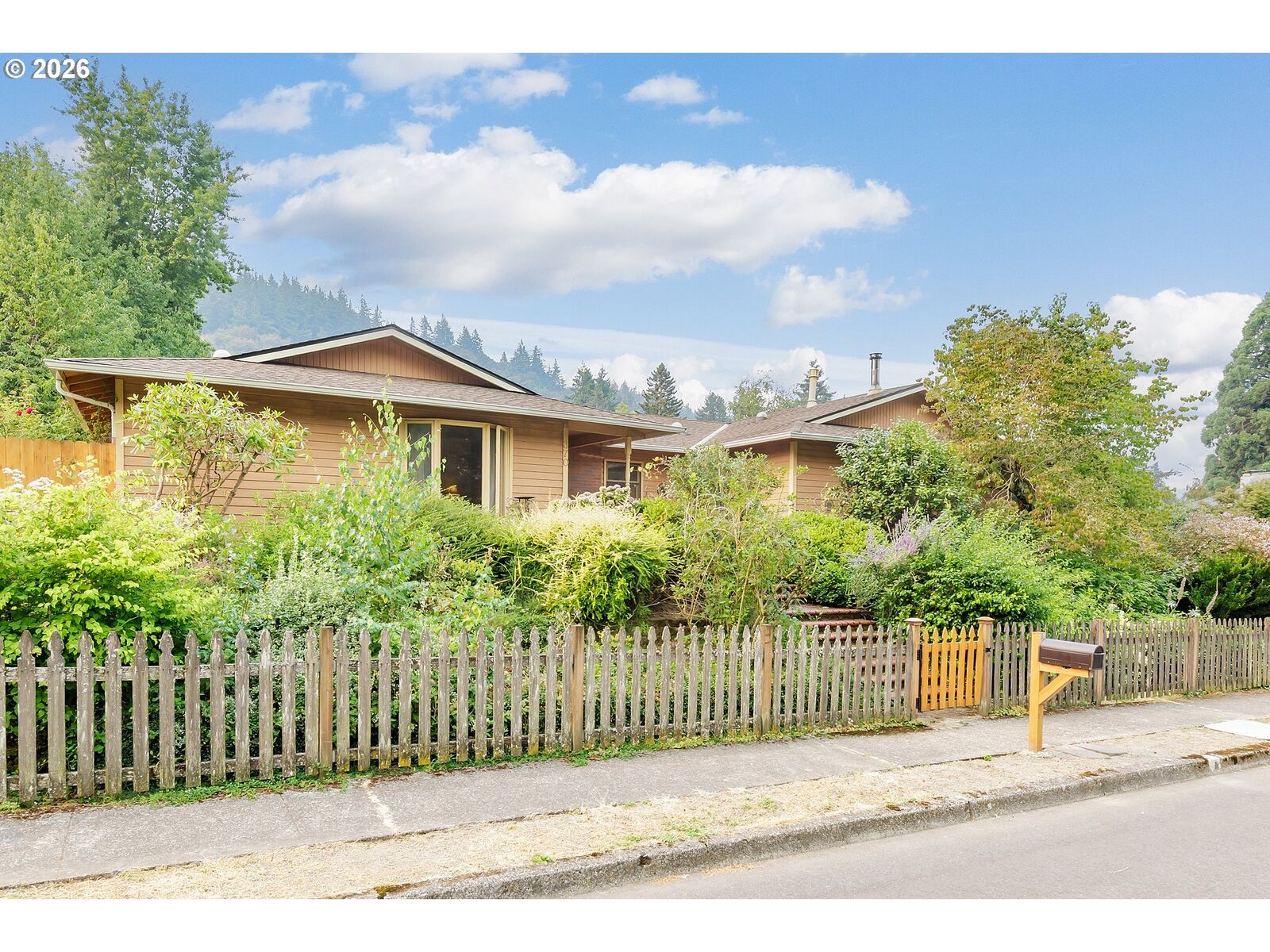 Property Photo: 370 SW 4th St OR 97080