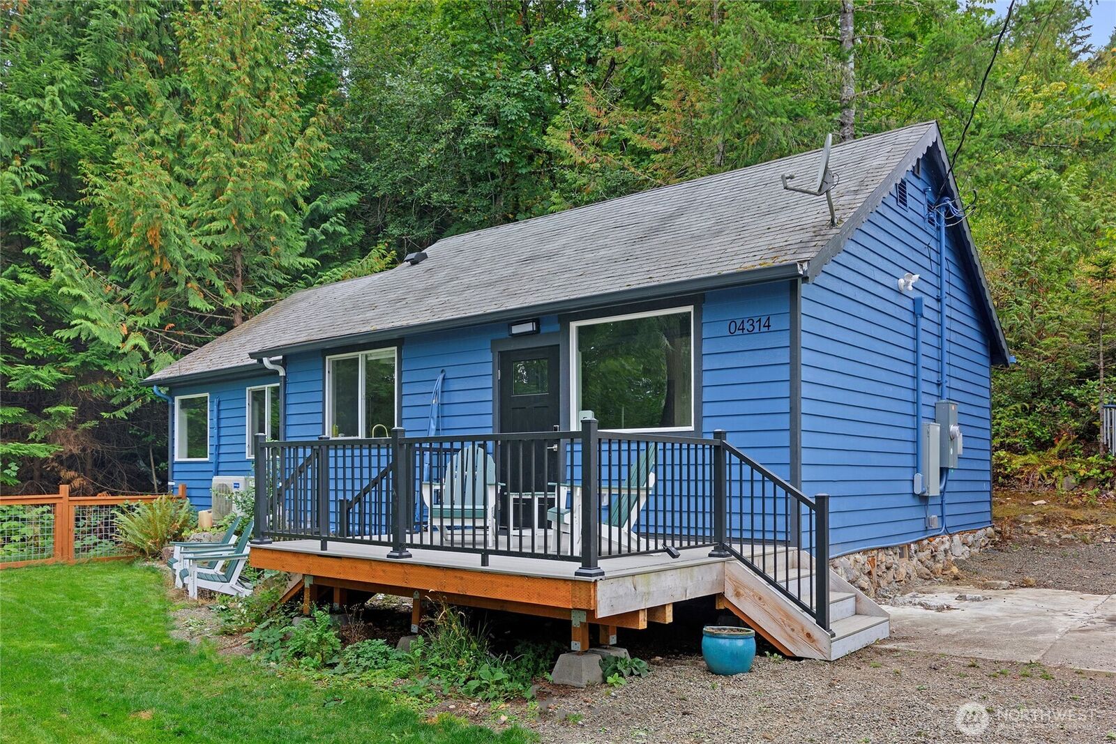 Property Photo: 304314 Highway 101 WA 98320