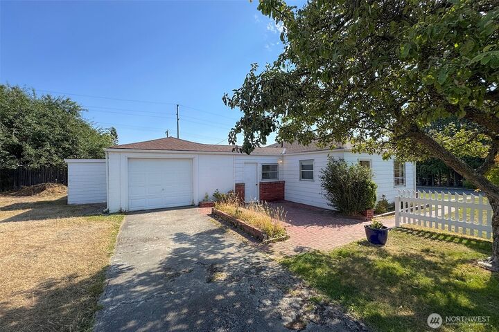Property Photo: 522 S A Street WA 98362