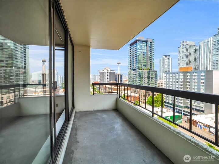Property Photo: 2201 3rd Avenue 1205 WA 98121