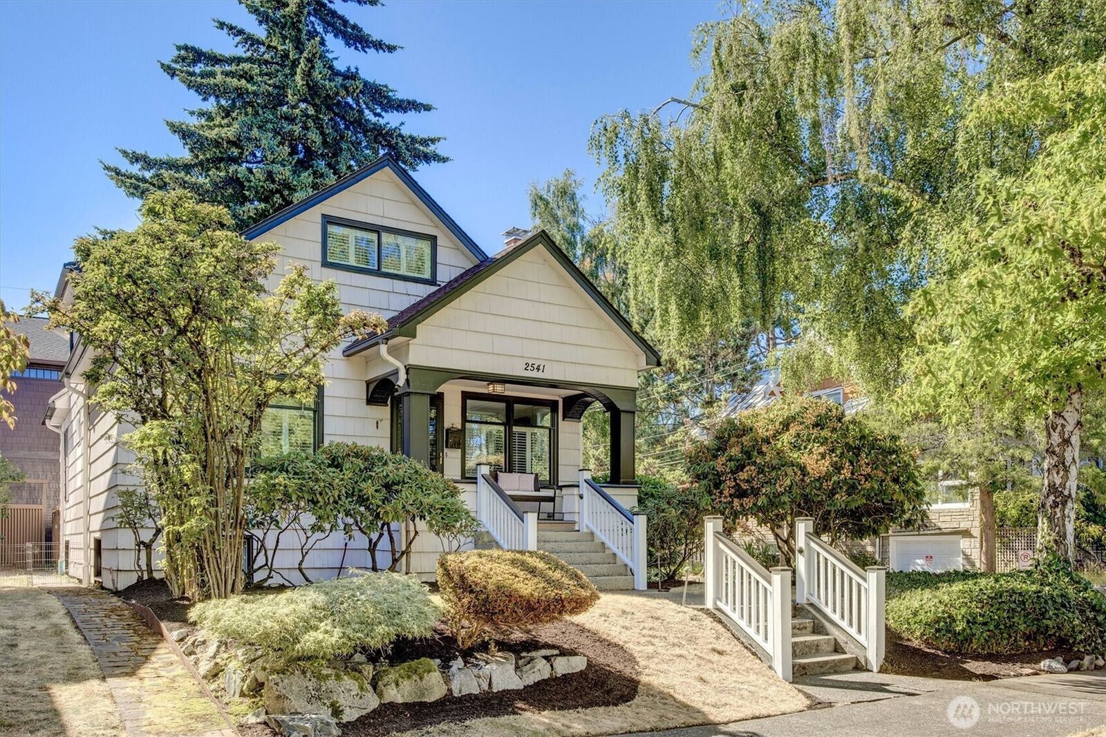 Property Photo:  2541  10th Avenue W  WA 98119 